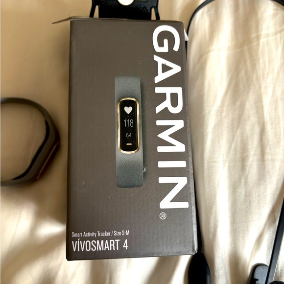 Garmin vivosmart 4 women’s smart watch - Picture 1 of 5